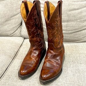Cody James men’s Cowboy Boots 9 1/2 D in excellent condition.